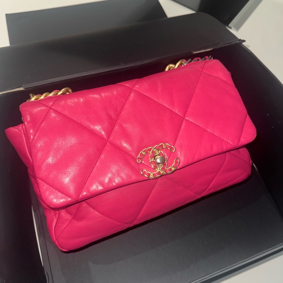 Chanel Fuchsia Quilted Shoulder Bag - Picture 1 of 8